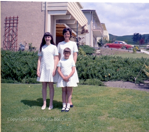 1969_04-06_Paula, Mom, Janine 1(b)